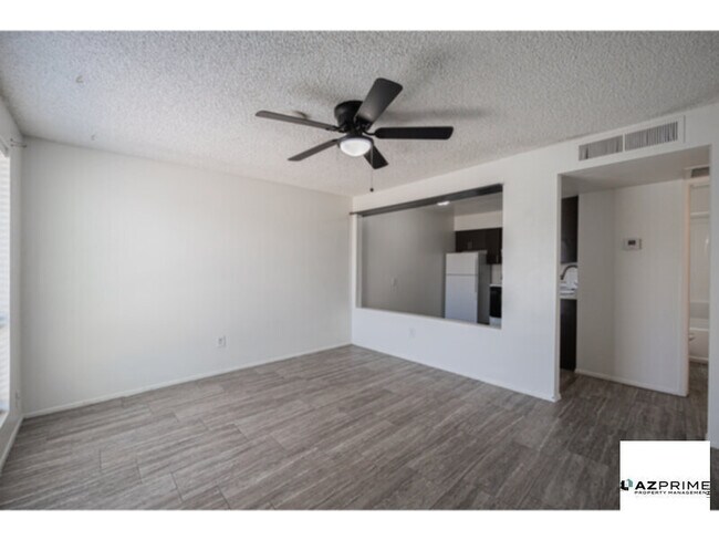 Foto del edificio - Live in Style With this Updated 2/1 Duplex...