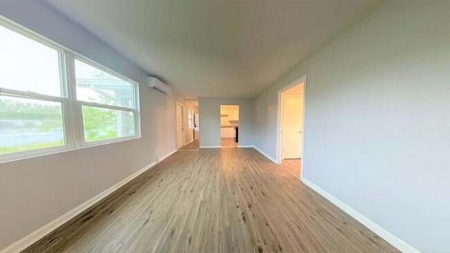 Building Photo - 1045 11th Ave NW