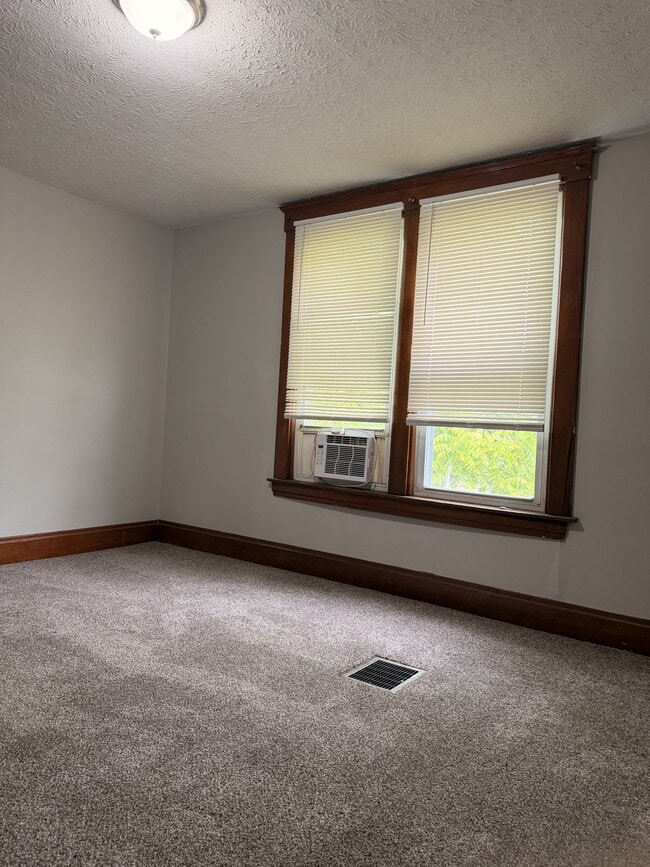 Building Photo - 1740 Minion Ave