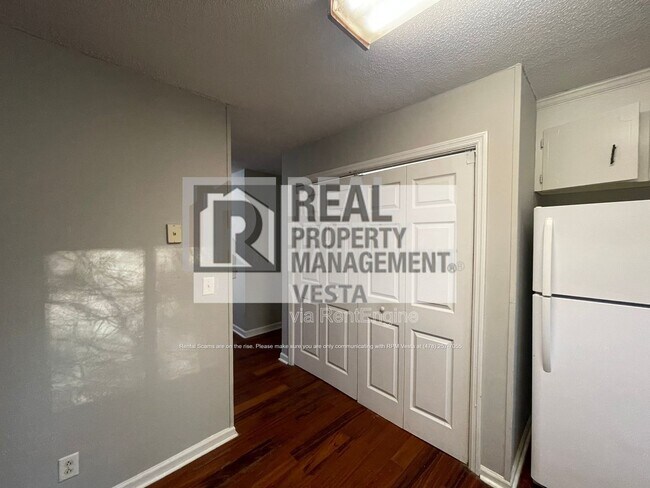 Building Photo - 307 Fox Tail Dr