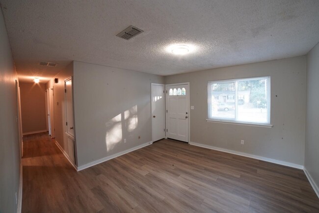 Foto del edificio - 5608 Westview Ln