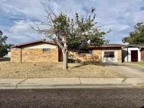 Building Photo - 2601 Verde Ave