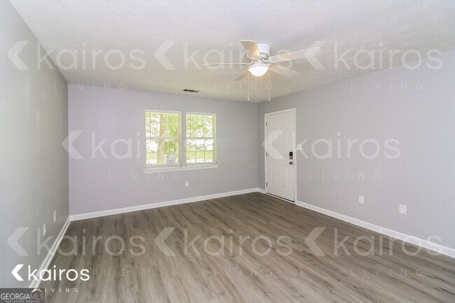 Foto del edificio - 300 Beaver Pointe Dr