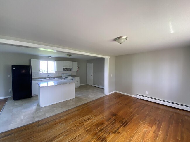 Building Photo - 565 Carlisle Rd