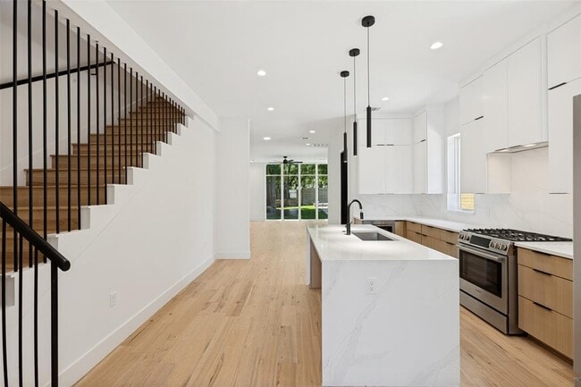 Building Photo - 1407 Valleyridge Dr