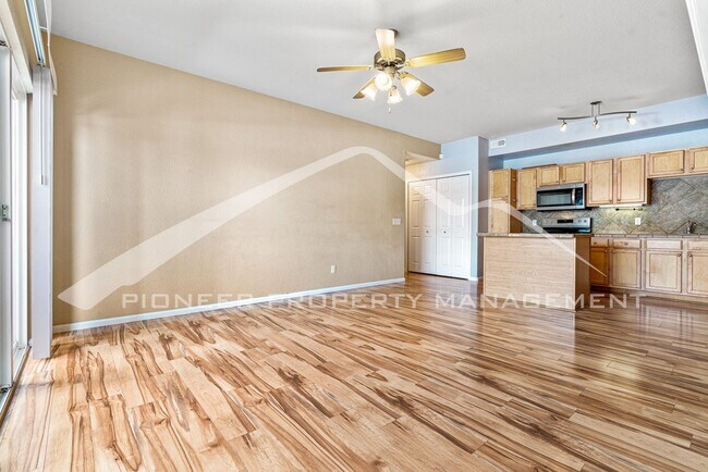 Foto del edificio - Beautiful First Floor Condo with Open Floor Plan and Central A/C