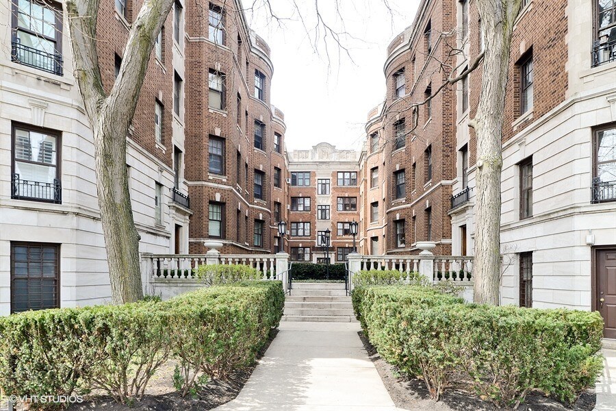 Primary Photo - 2330 N Lincoln Park W