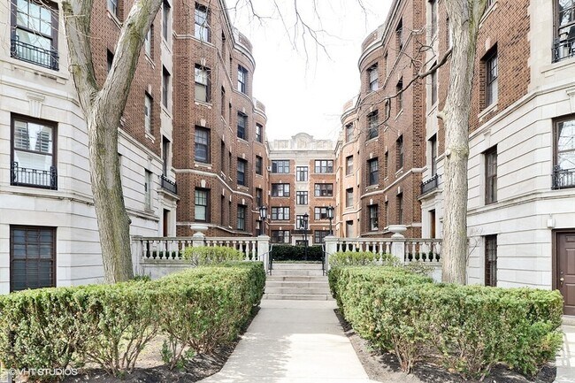 Building Photo - 2330 N Lincoln Park W