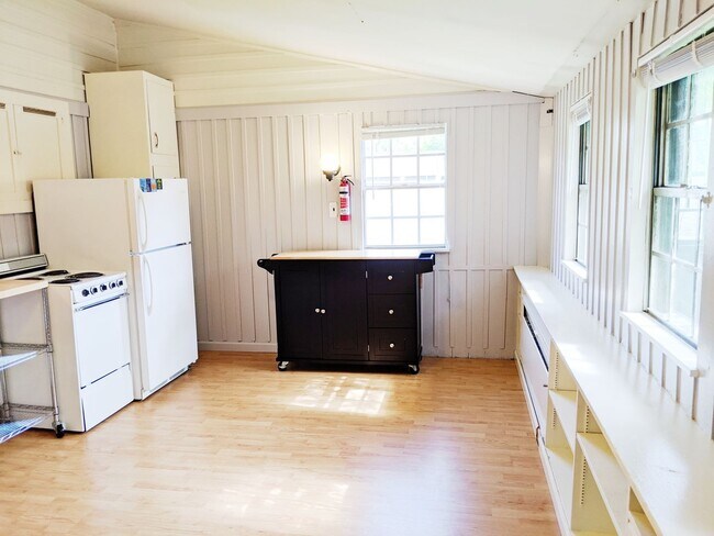 Foto del edificio - Clark Triplex