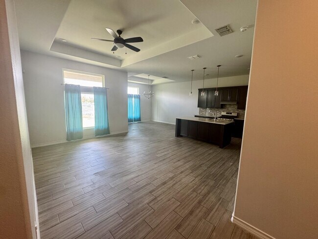 Building Photo - 6002 Amir Dr