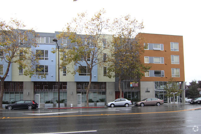 Building Photo - Avenue West