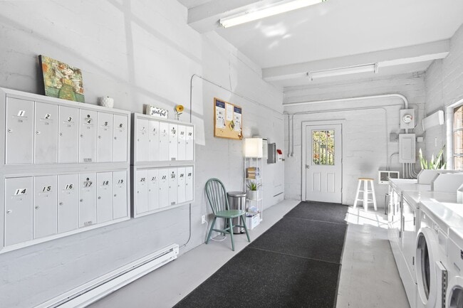 Building Photo - Beautiful 2 Bed/1 Bath Home on Bend's Westside - Riviera Ridge