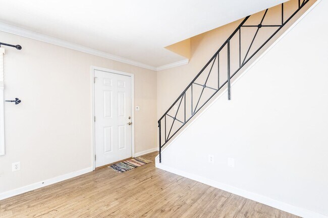Foto del edificio - Spacious 4 BR/2 BA Single-Family Home in B...