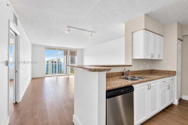 Foto del edificio - 1155 Brickell Bay Dr