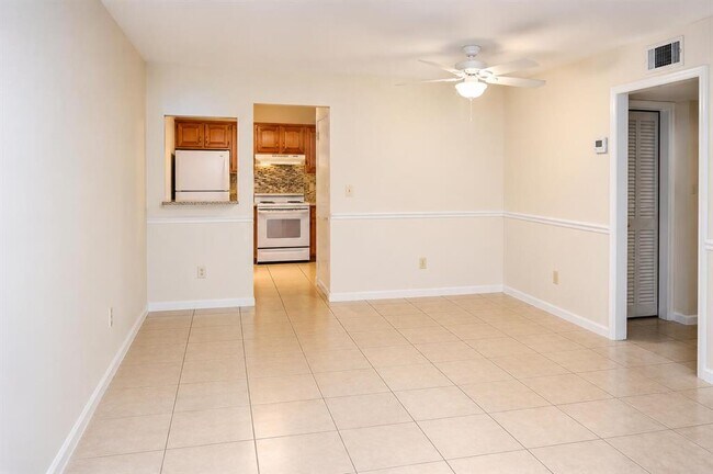 Foto del edificio - 11000 Royal Palm Blvd