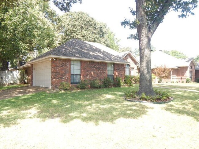 Foto del edificio - 5619 Oleander Dr