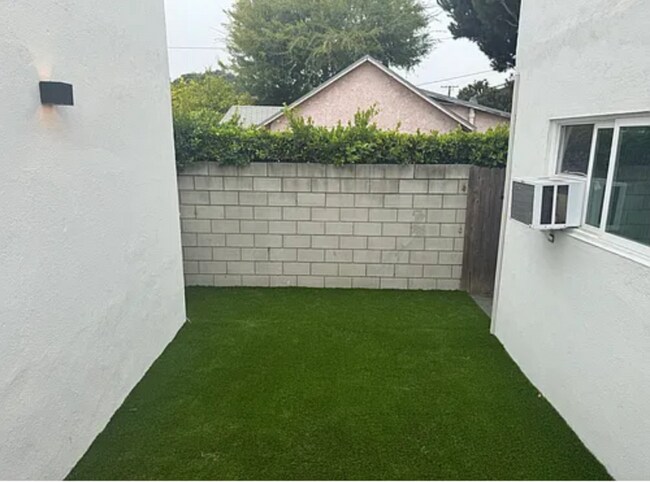 Foto del edificio - 331 W Windsor Rd