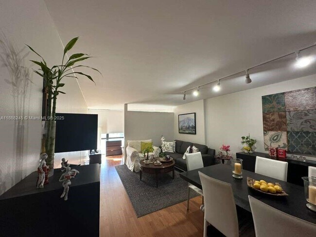 Foto del edificio - 1000 Parkview Dr