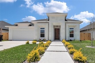 Building Photo - 8 Makayla Dr