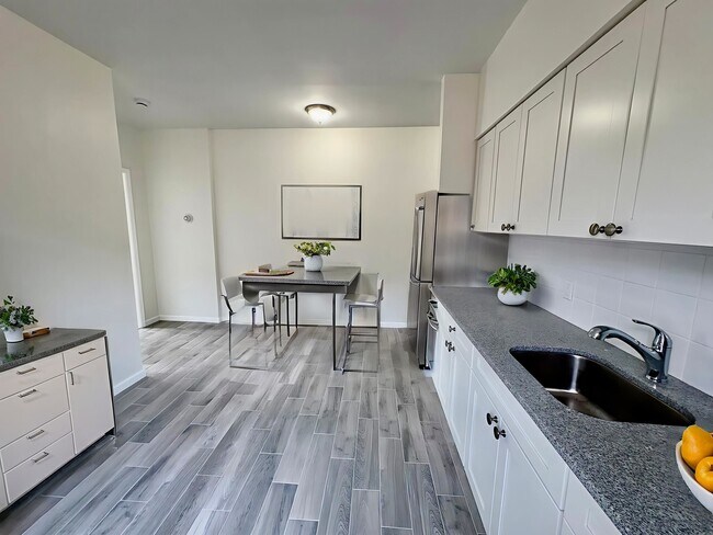 Building Photo - 404 Stegman Pkwy