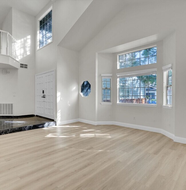 Building Photo - 8103 Valley Flores Dr