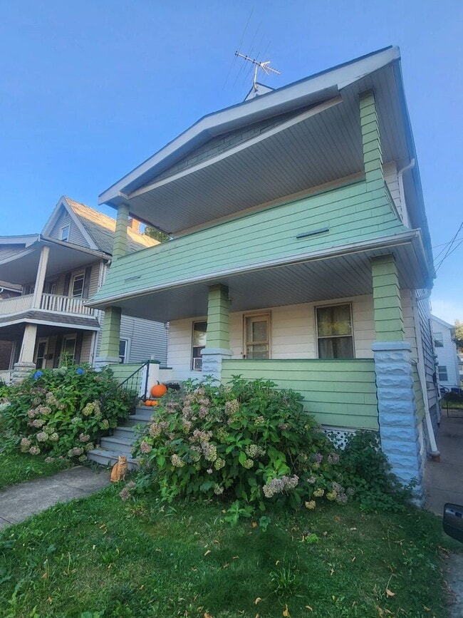 Building Photo - 15714 Holmes Ave