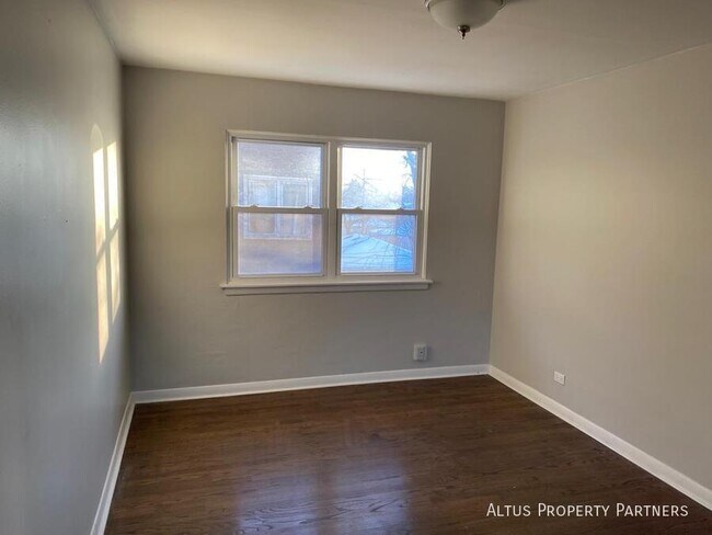 Foto del edificio - 2439 W 116th St