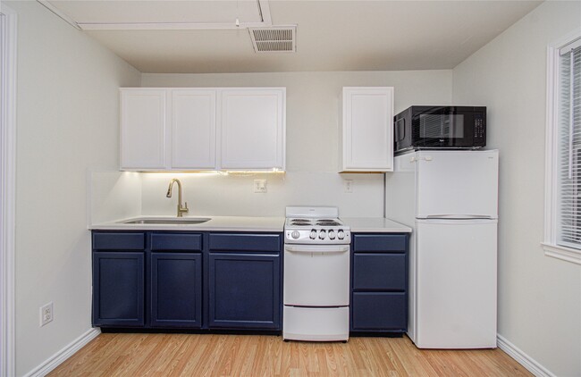 Building Photo - 15510 Cypress Garden Dr