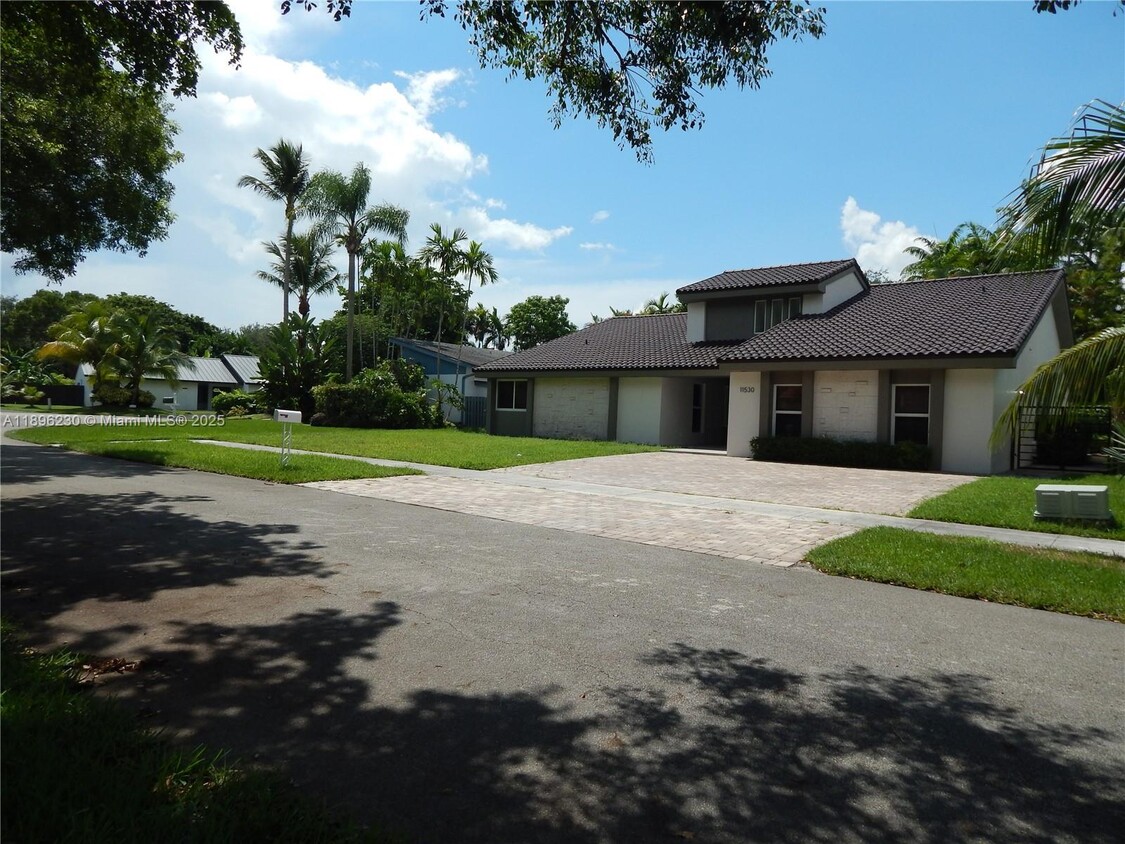Foto principal - 11530 SW 92nd St