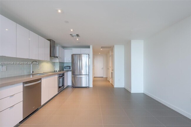 Building Photo - 1600 NE 1st Ave