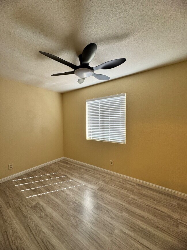 Foto del edificio - 4BR - 3BA two-story with pool