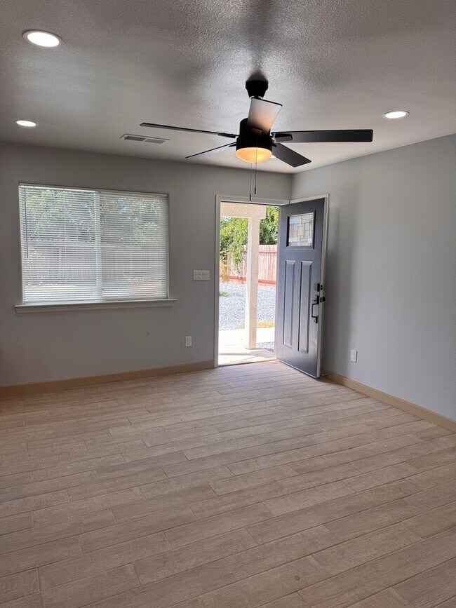 Foto del edificio - 3874 E Ashlan Ave