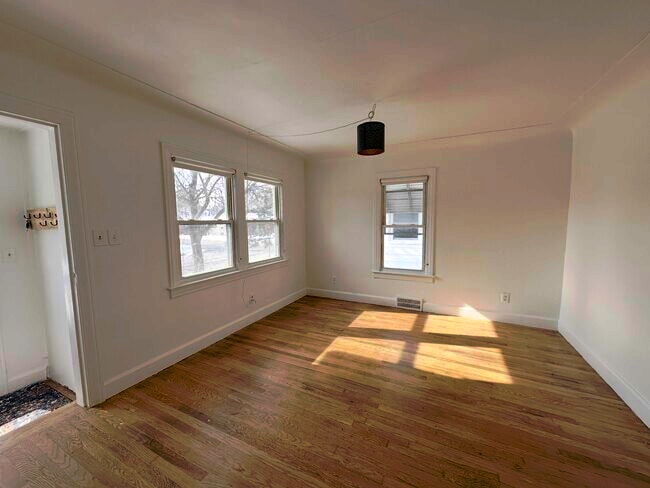 Building Photo - 160 W Milton Ave