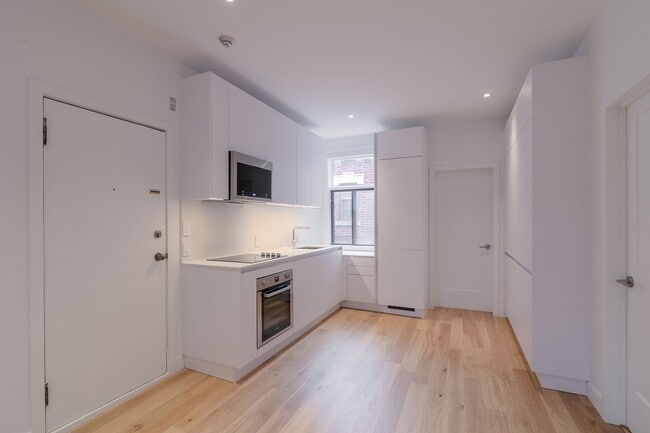 Photo du bâtiment - 6885-6891 Rue Sherbrooke O