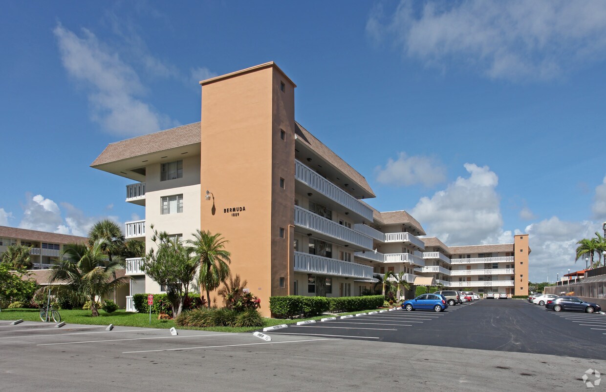 Bermuda Apartments Hallandale Beach, FL