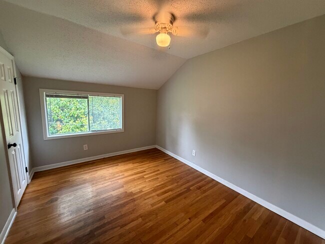 Building Photo - 4073 Arrowhead Rd