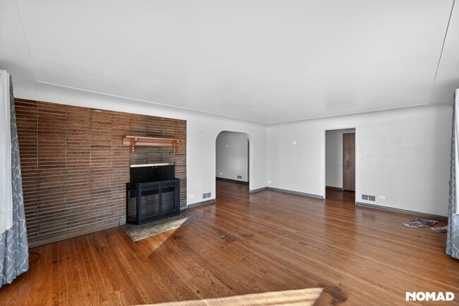 Building Photo - 6801 E 6th Ave