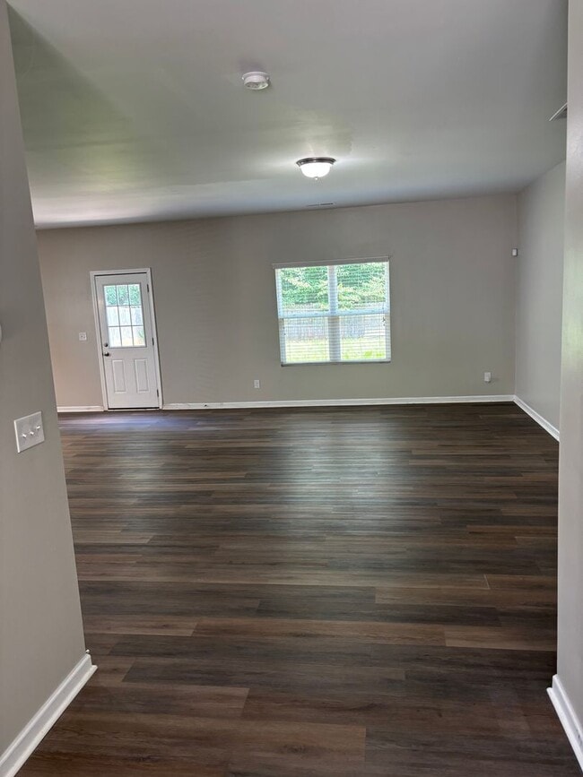 Building Photo - Four Bedroom Home In Mineral Springs/Unive...