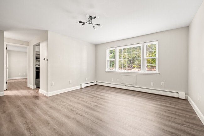 191 High Street living/dining room - 191 High Street