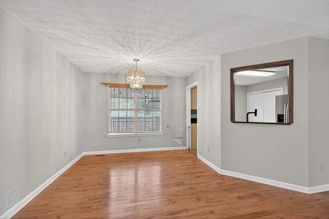 Foto del edificio - 3 bedroom Ranch with partially finished basement