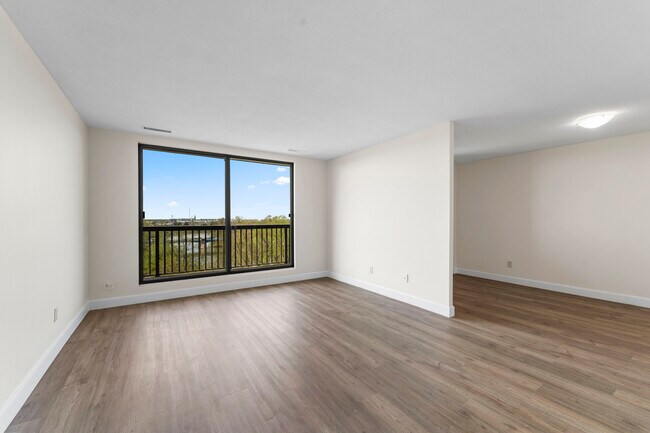 Building Photo - Regal Tower Apartments - Chatham