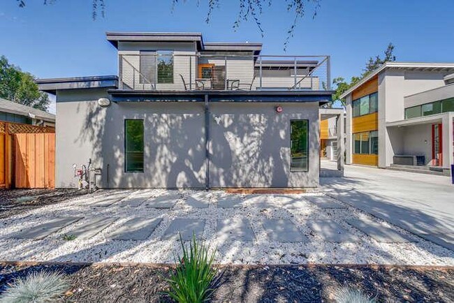 Building Photo - 534 N Whisman Rd