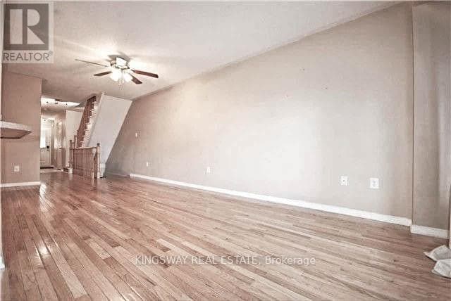 Photo du bâtiment - 5255-5255 Palmetto Pl