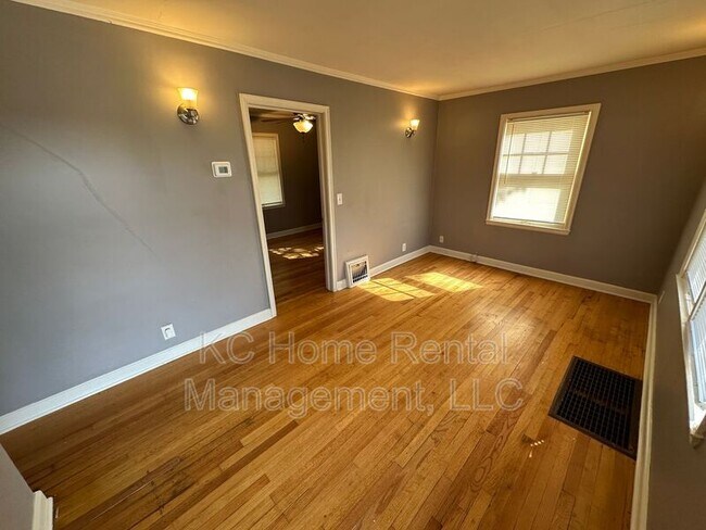 Building Photo - 6111 Raytown Rd