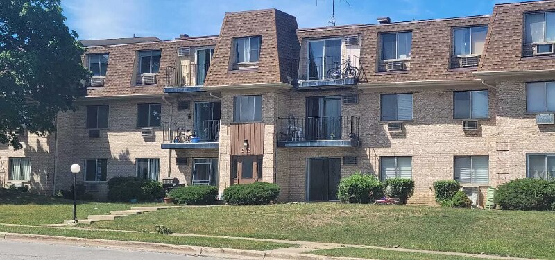 Foto principal - 212 Shorewood Dr