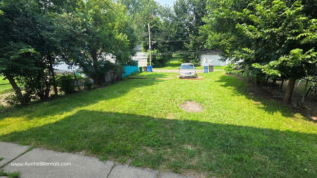 Building Photo - 727 N Thomas Ave
