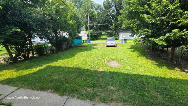 Foto del edificio - Great 2BR Duplex with a yard, Minneapolis ...