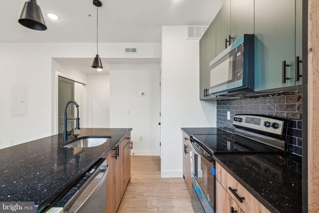 Foto del edificio - 4181 Mantua Ave