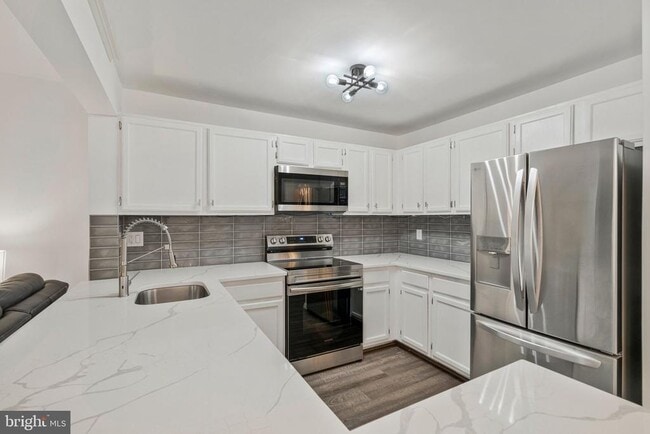 Building Photo - 6064 Old Landing Way