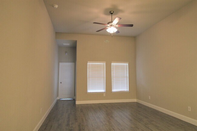 Foto del edificio - Less than 1 Mile to Gruene / Fridge Included/ Gas Cooking / Covered Patio / CISD
